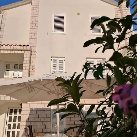 Haus Am Vino Vino * Трогир