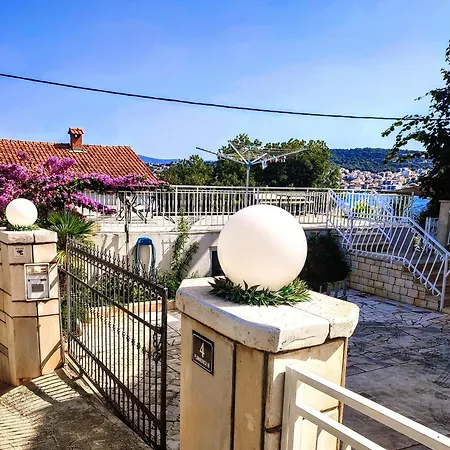 Haus Am Vino Vino Трогир